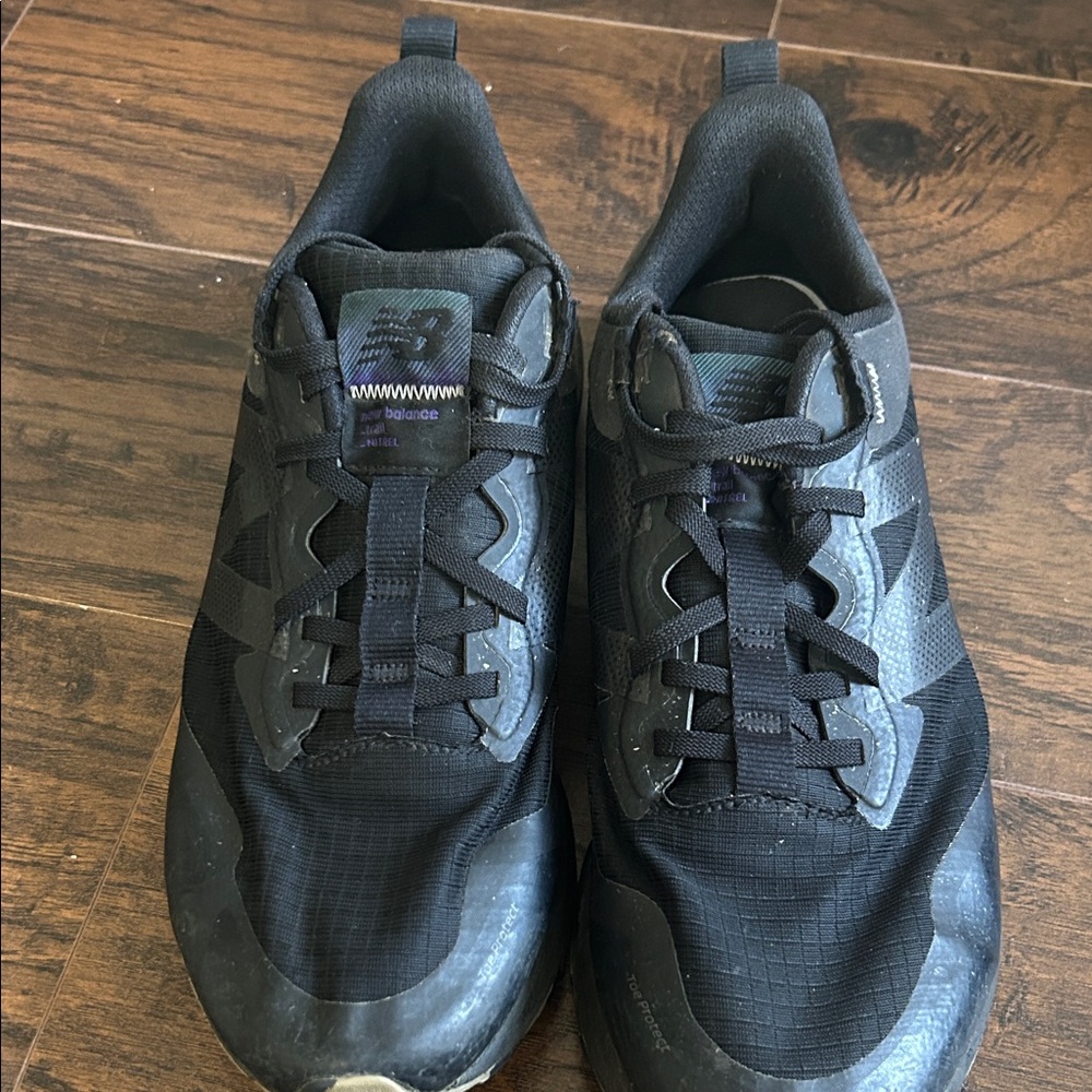 New Balance Men's Black and Gray Athletic Shoes